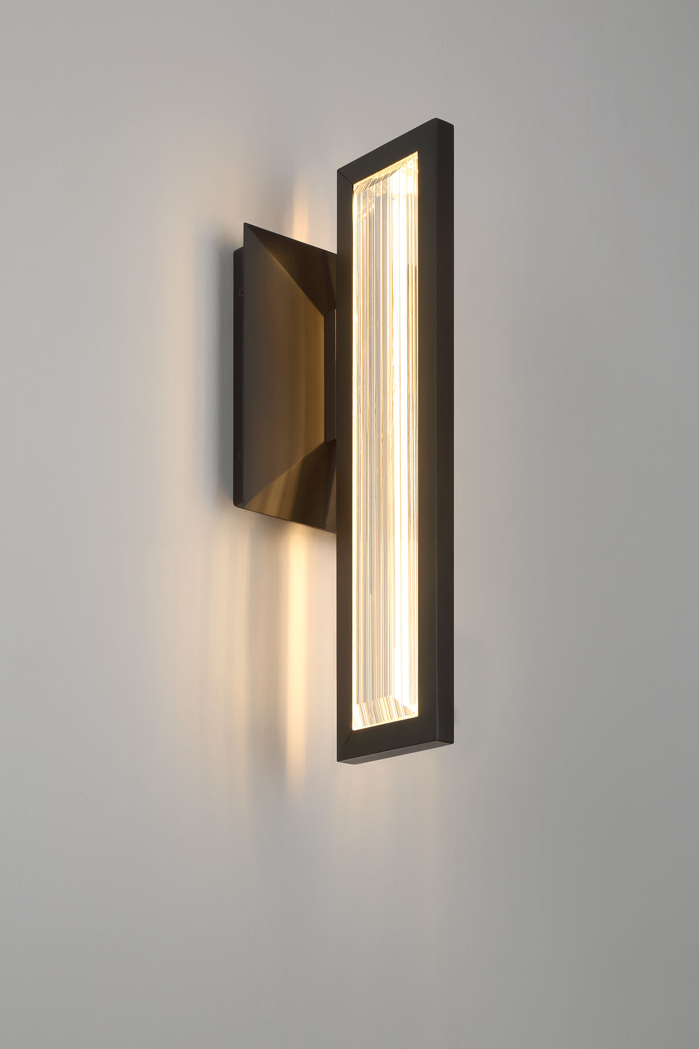 Aelin outdoor wall light in a modern setting