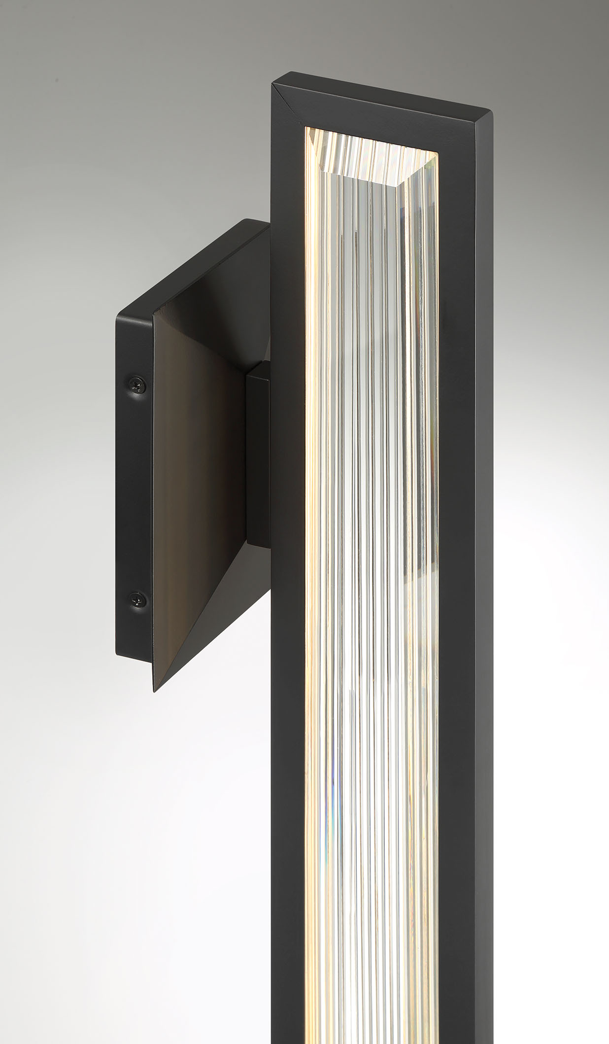 Close-up of the internal glow within the Aelin crystal