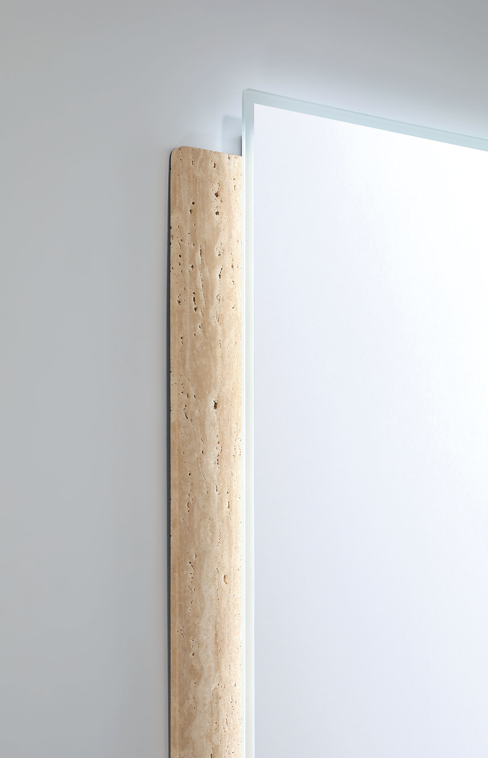 Close-up of the Sadona rectangular mirror illuminated at a crisp 6000K color temperature